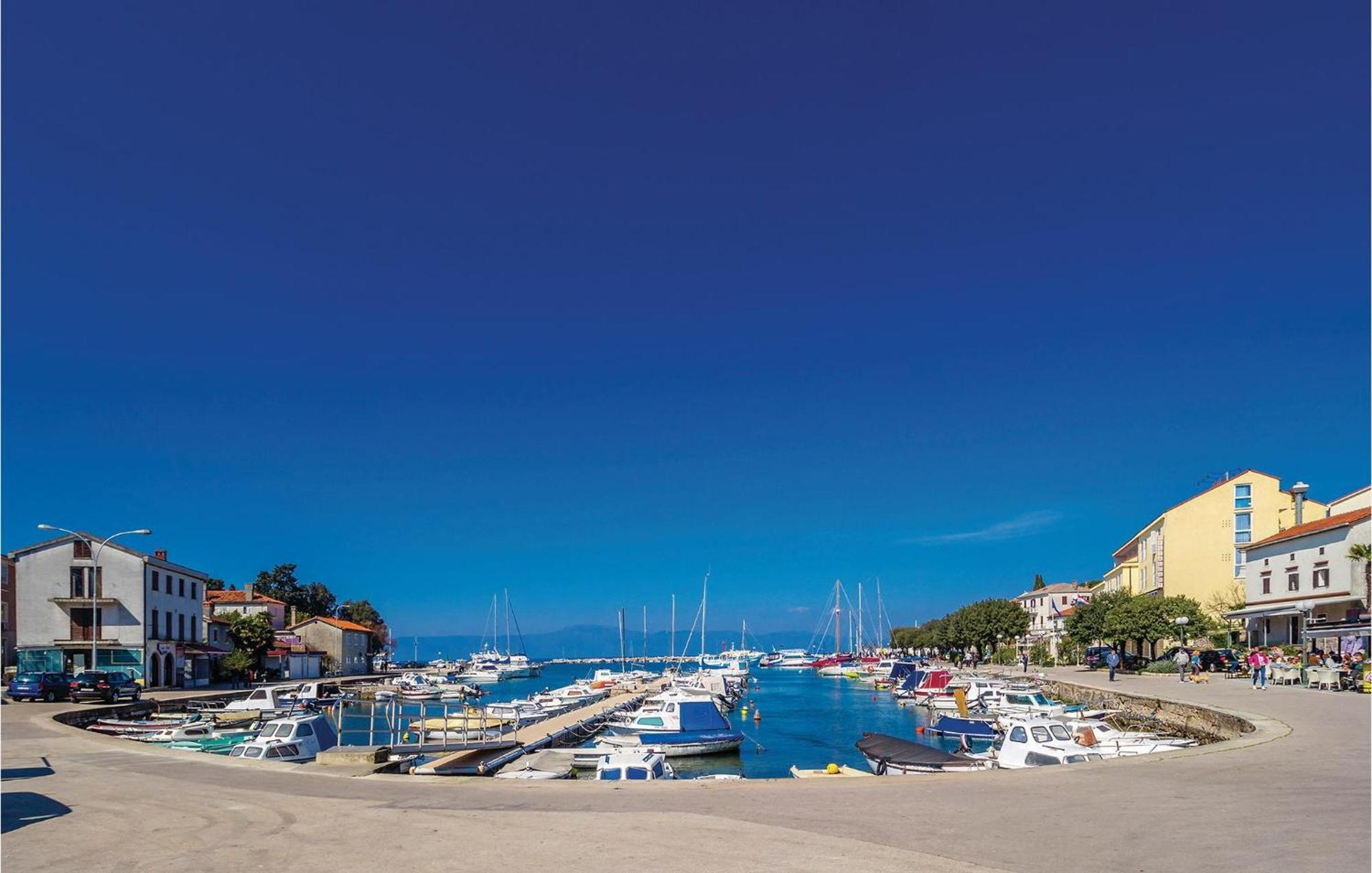 2 Bedroom Beautiful Apartment In Rasopasno Exterior photo